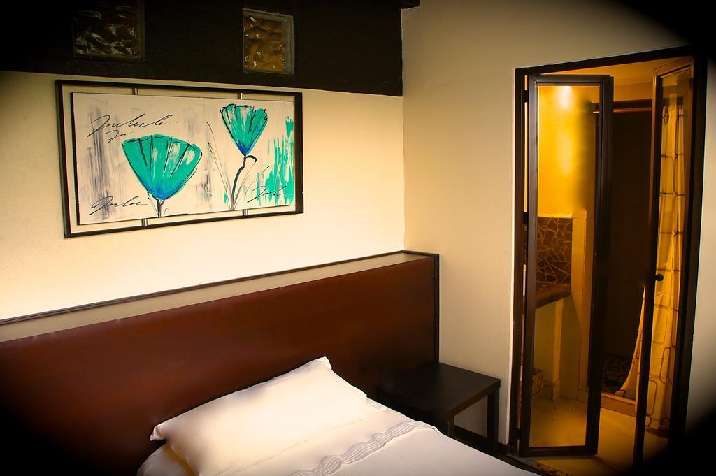 Aztic Hotel And Executive Suites Мехико Номер фото